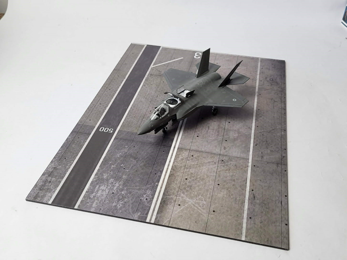 1/72 Scale HMS QUEEN ELIZABETH CARRIER DECK - LARGE